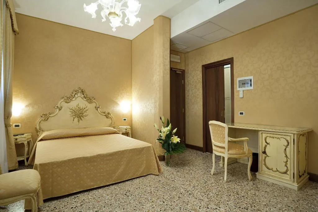 Room, Hotel Al Malcanton, Venice