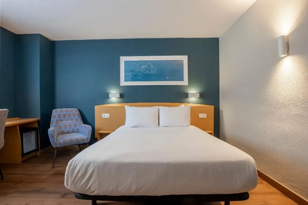 DOUBLE Accessible Room, Travelodge Alicante Puerto, Costa Blanca