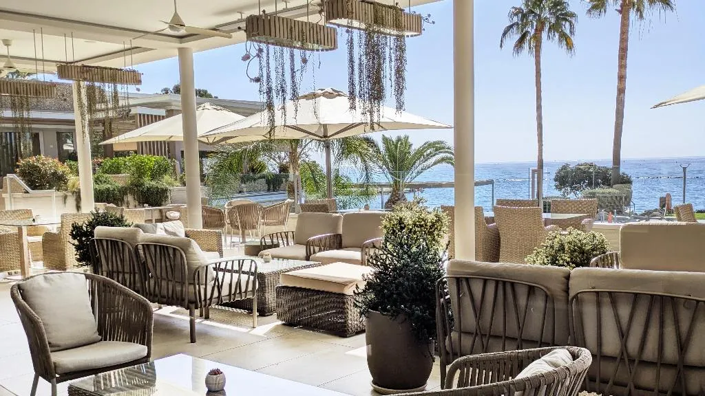 Bar, Crowne Plaza Limassol, Cyprus