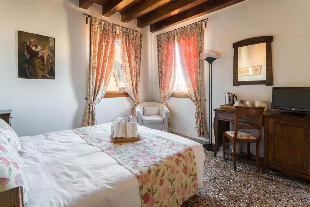 FAMILY ROOM STANDARD Room, Locanda Ai Santi Apostoli, Venice