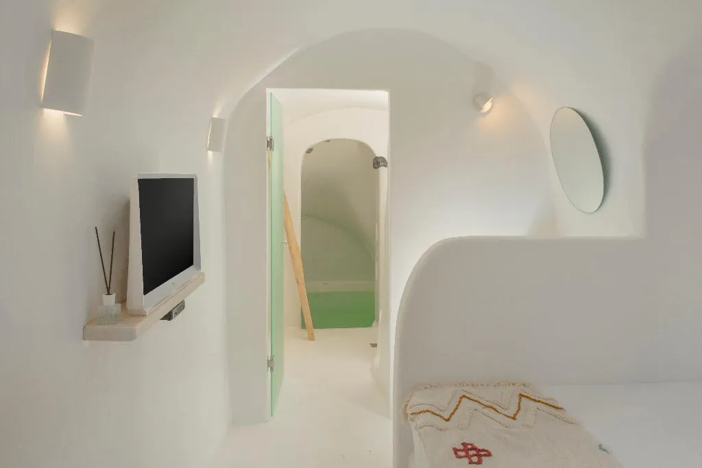 JUNIOR SUITE WITH JACUZZI Room, Nano Suites, Santorini