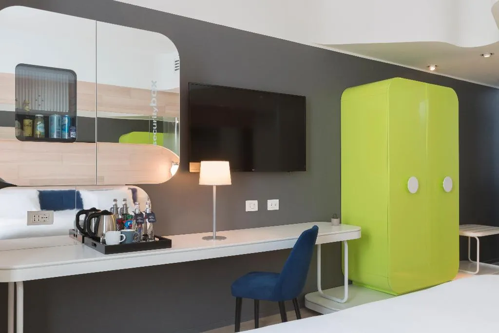DOUBLE PREMIUM KING BED Room, Voco Milan Fiere, Milan