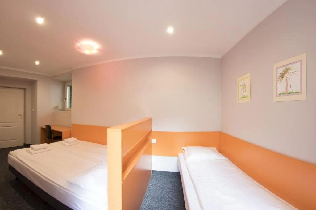APARTMENT CAPACITY 5 Room, Yourplace Biskupia Apartments, Krakow