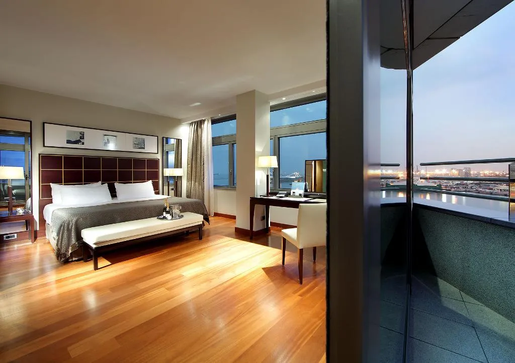 SUITE CAPACITY 3 Room, Eurostars Grand Marina GL, Barcelona