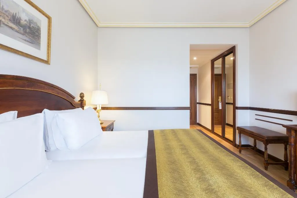 TRIPLE STANDARD Room, Dorma Reina Isabel, Madrid
