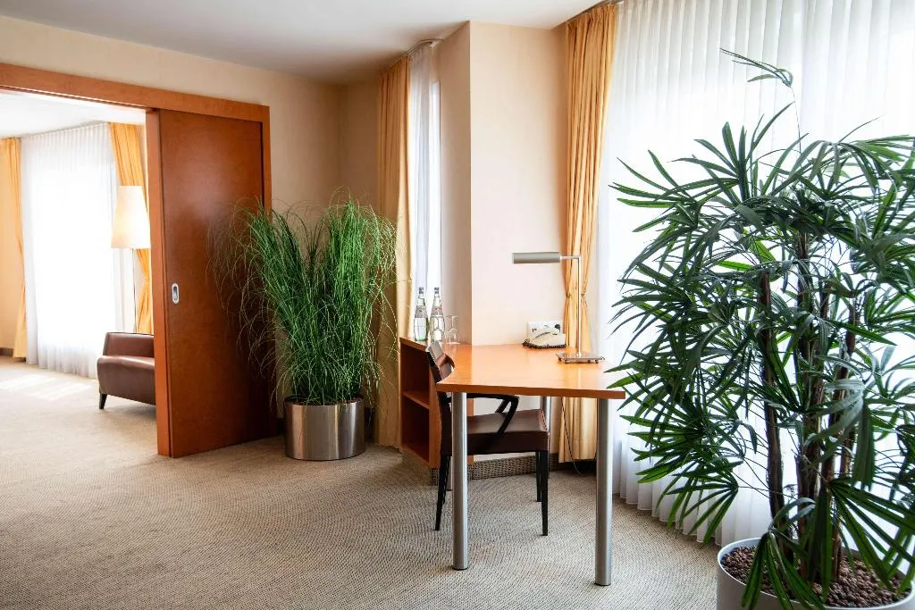 SUITE CAPACITY 6 Room, Best Western Premier Airporthotel Berlin, Berlin