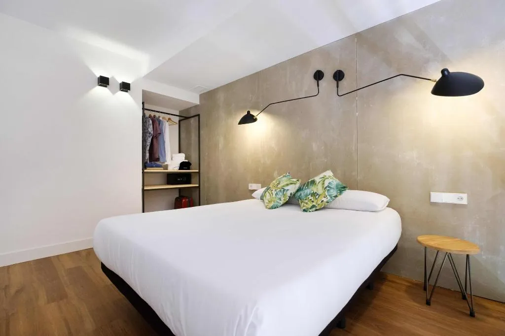 Room, Magatzem 128, Barcelona