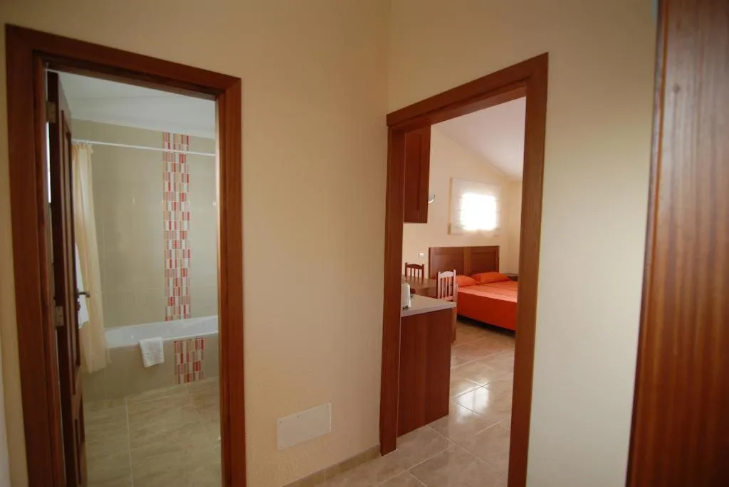 Room, Paradero II, Tenerife