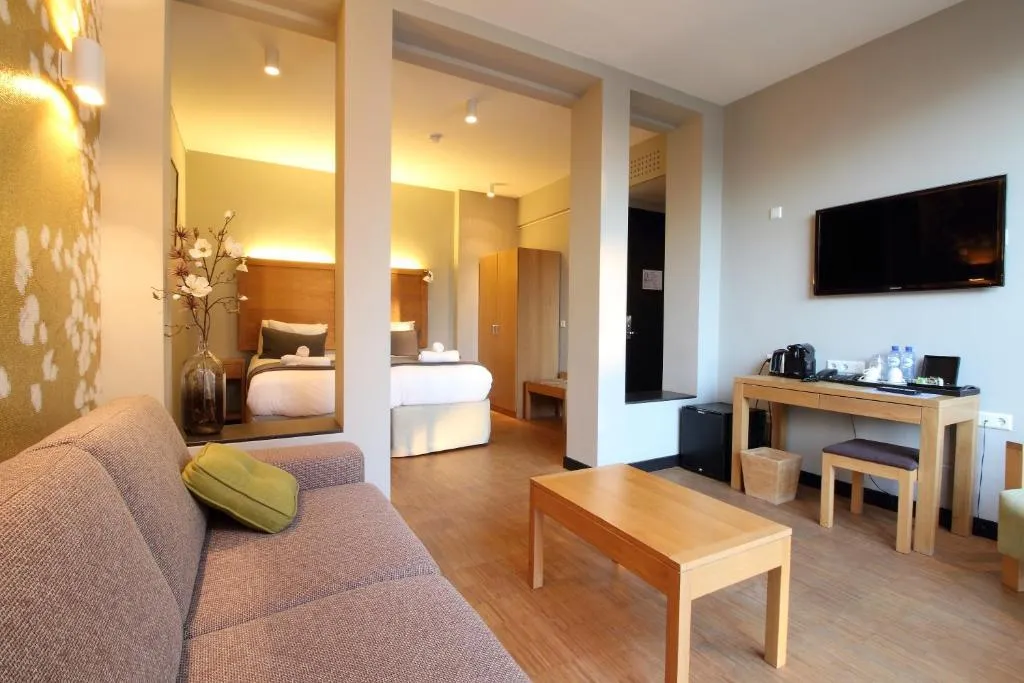 JUNIOR SUITE STANDARD Room, The Bank Hotel, Amsterdam