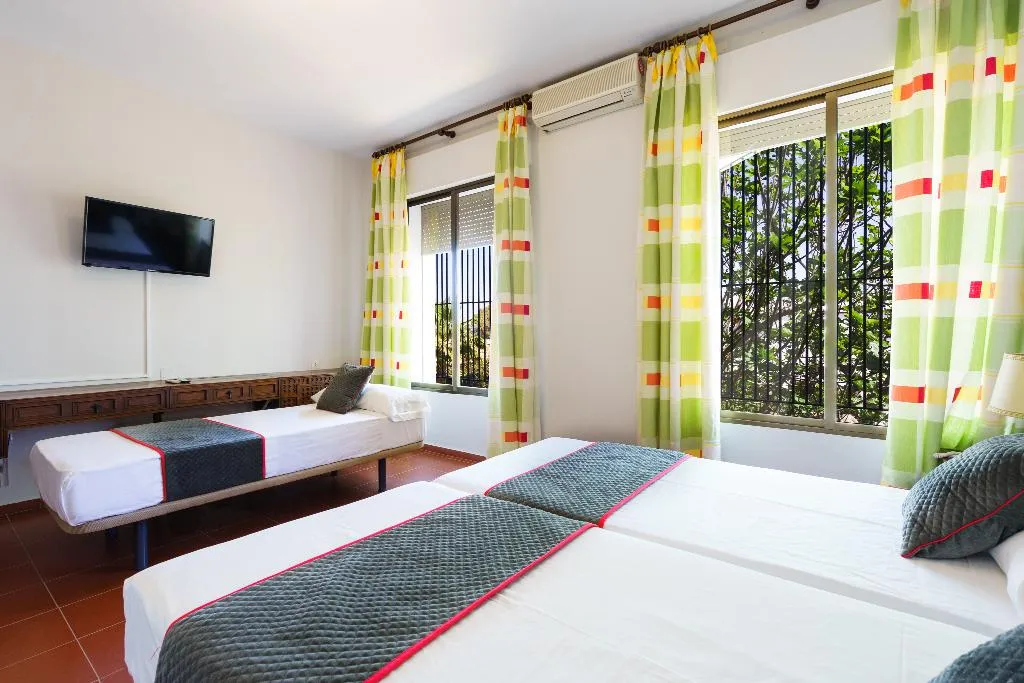TRIPLE STANDARD Room, Hotel Las Cumbres, Andalucia