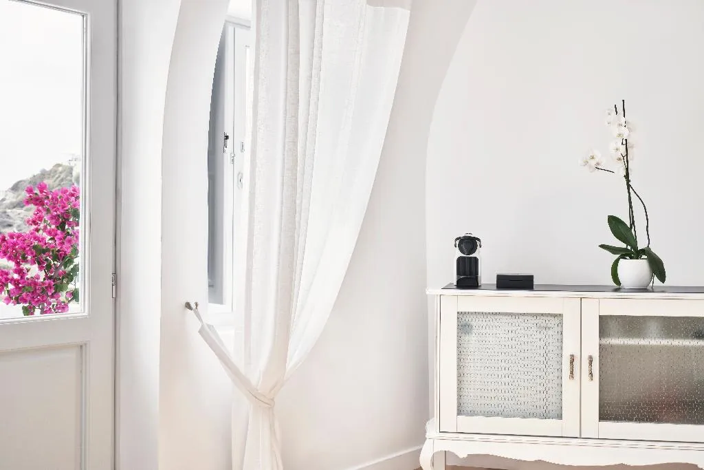 JUNIOR SUITE WITH JACUZZI Room, Katikies Santorini -Pelagos House, Santorini