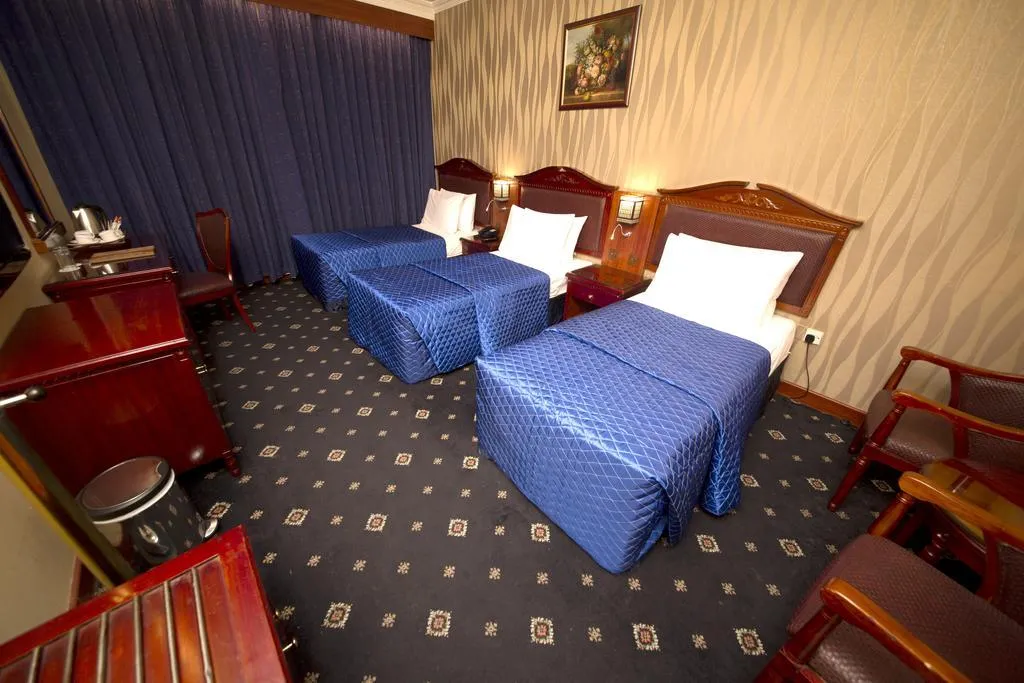 TRIPLE DELUXE Room, Mount Royal Hotel, Dubai