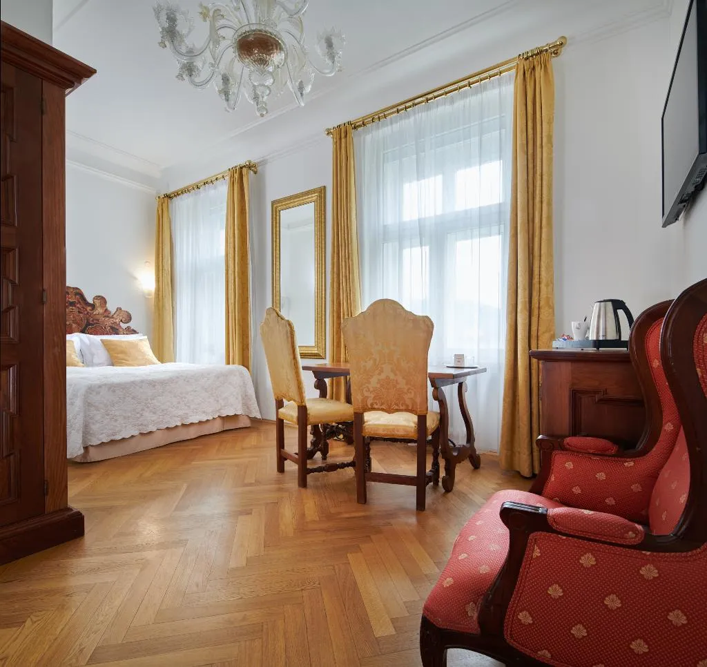 DOUBLE RIVER VIEW Room, Charles Bridge Palace, Prague