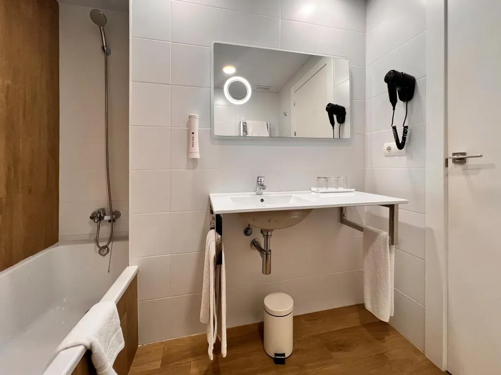 TRIPLE CLASSIC Room, Sercotel Maya Alicante, Costa Blanca