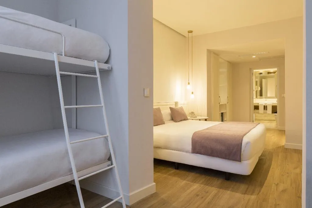 QUADRUPLE STANDARD Room, Icon Bcn, Barcelona