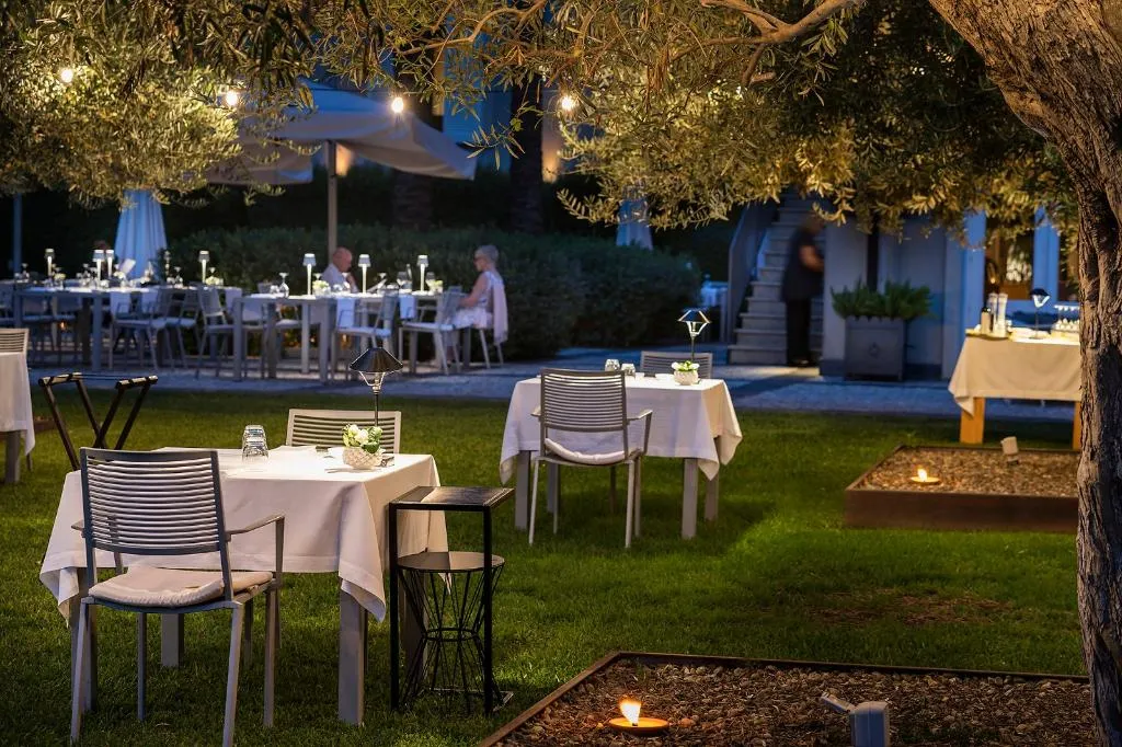 Restaurant, DonnaCarmela Resort & Lodges, Catania