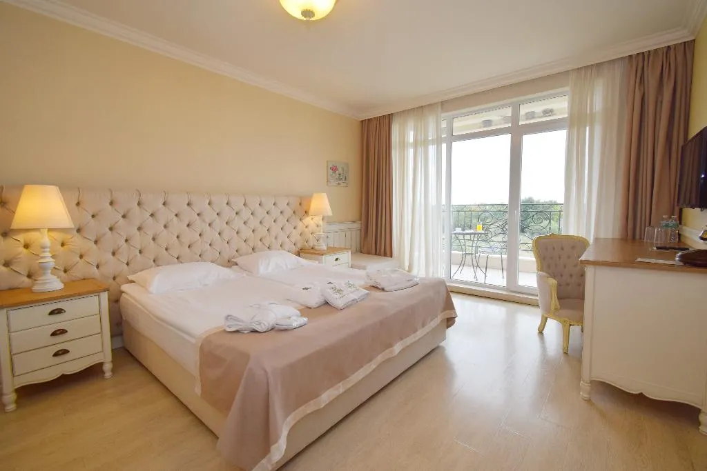 APARTMENT TWO BEDROOMS ONE BATHROOM Room, Therma Palace, Varna