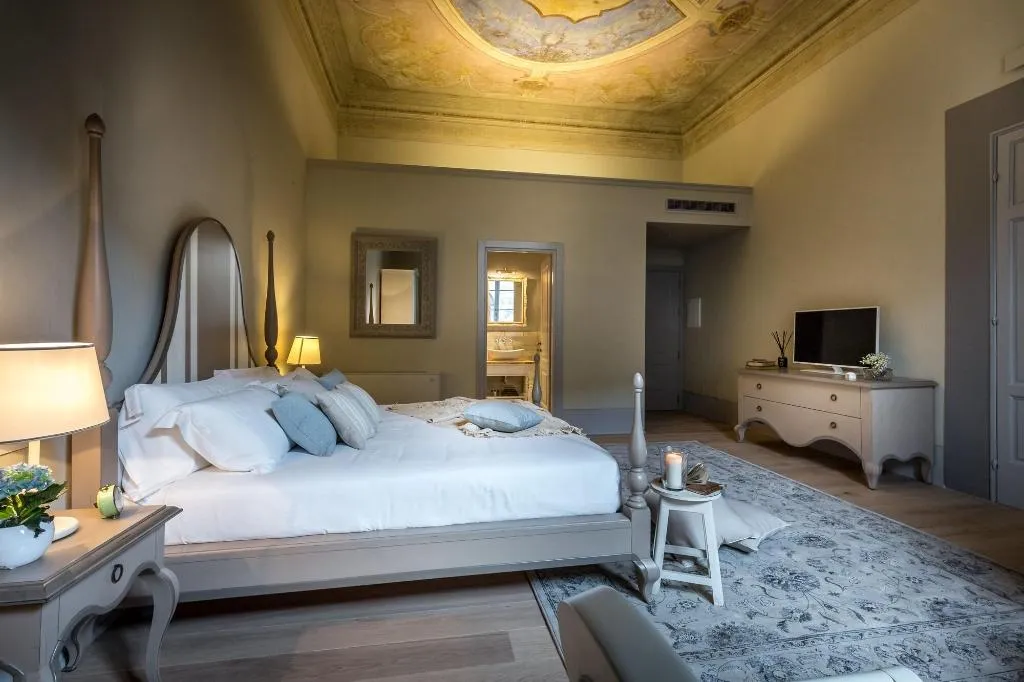 Room, Palazzo Ridolfi, Florence