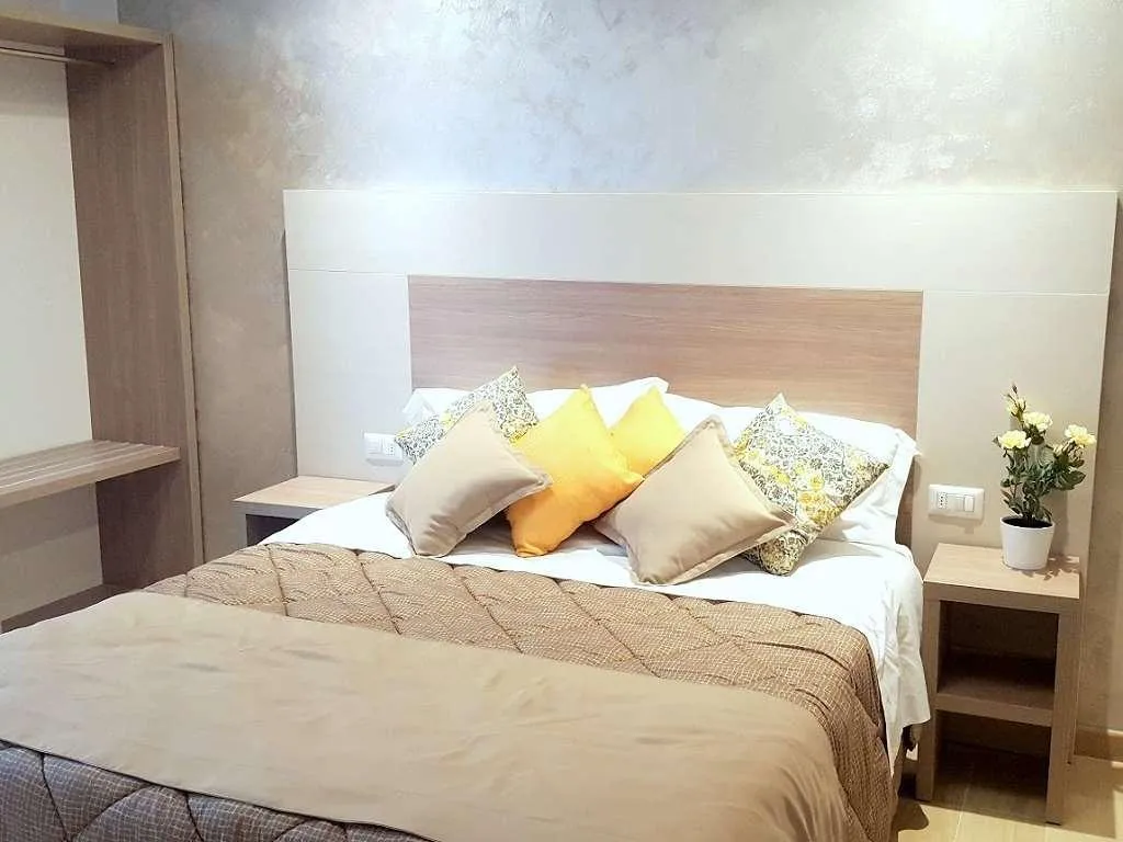 Room, Luxor Florence, Florence