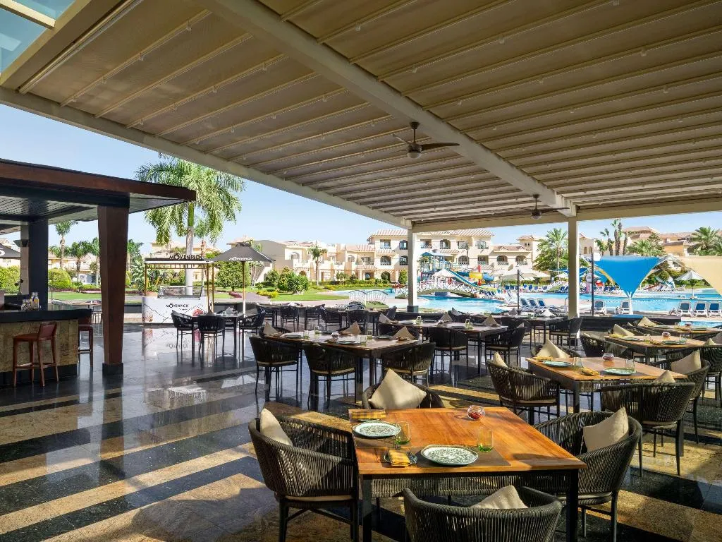 Restaurant, Movenpick Cairo Media City, Cairo