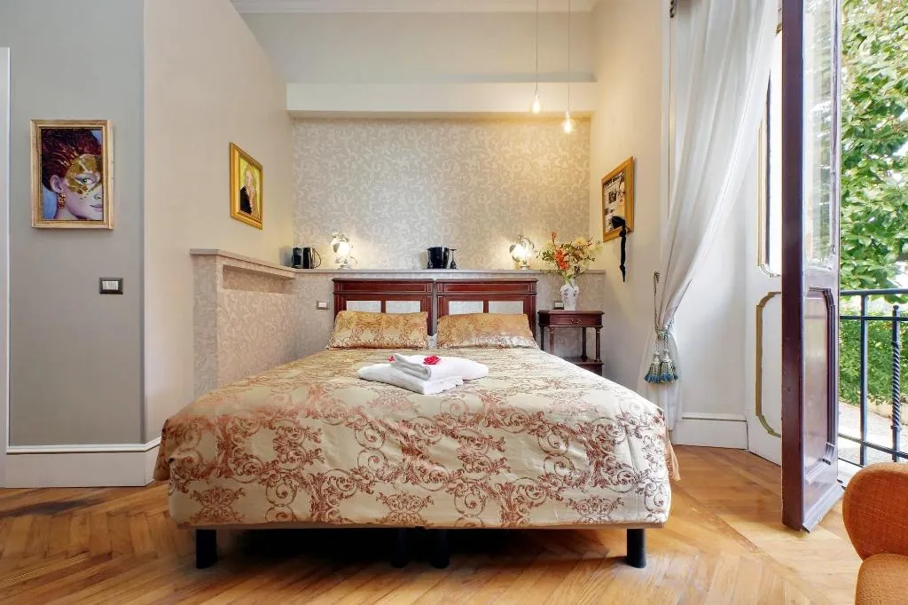 Room, Domus Monamì Luxury Suites, Rome