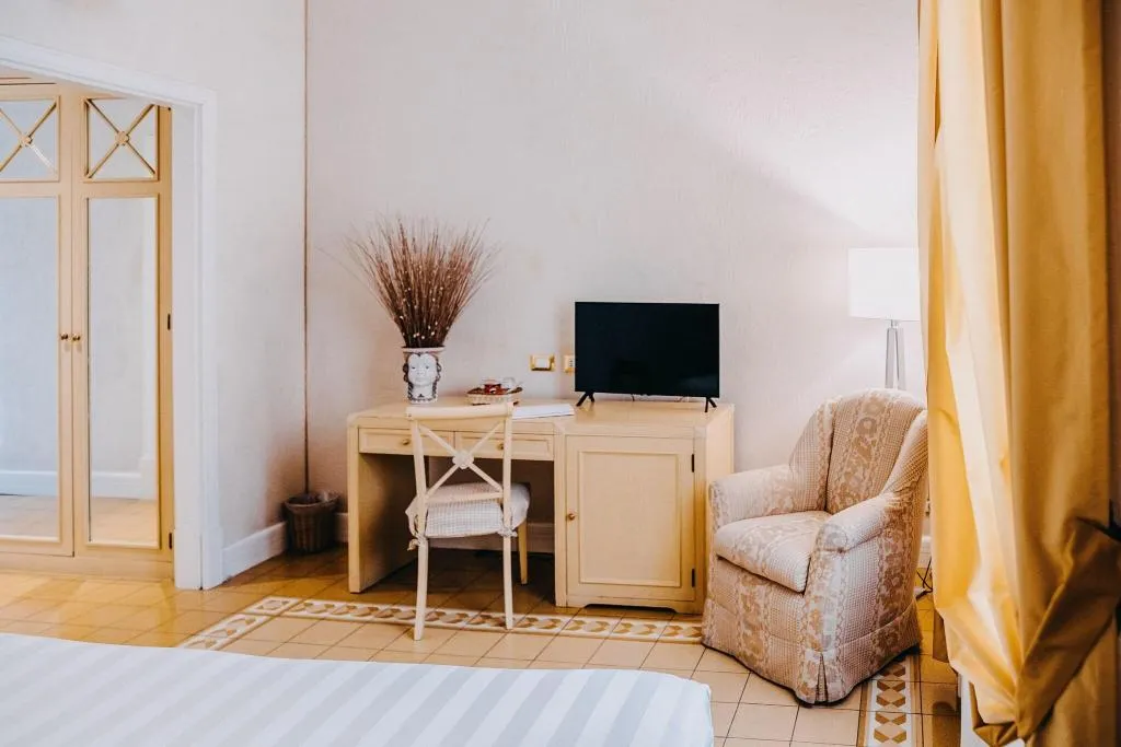 TWIN CLASSIC Room, Costantinopoli 104, Naples