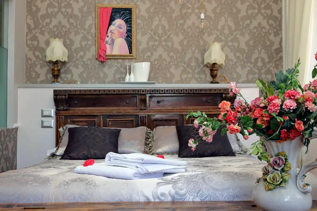 Room, Domus Monamì Luxury Suites, Rome