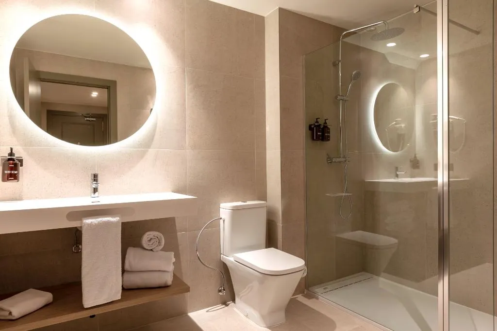 TRIPLE STANDARD Room, Acta Piramides, Madrid