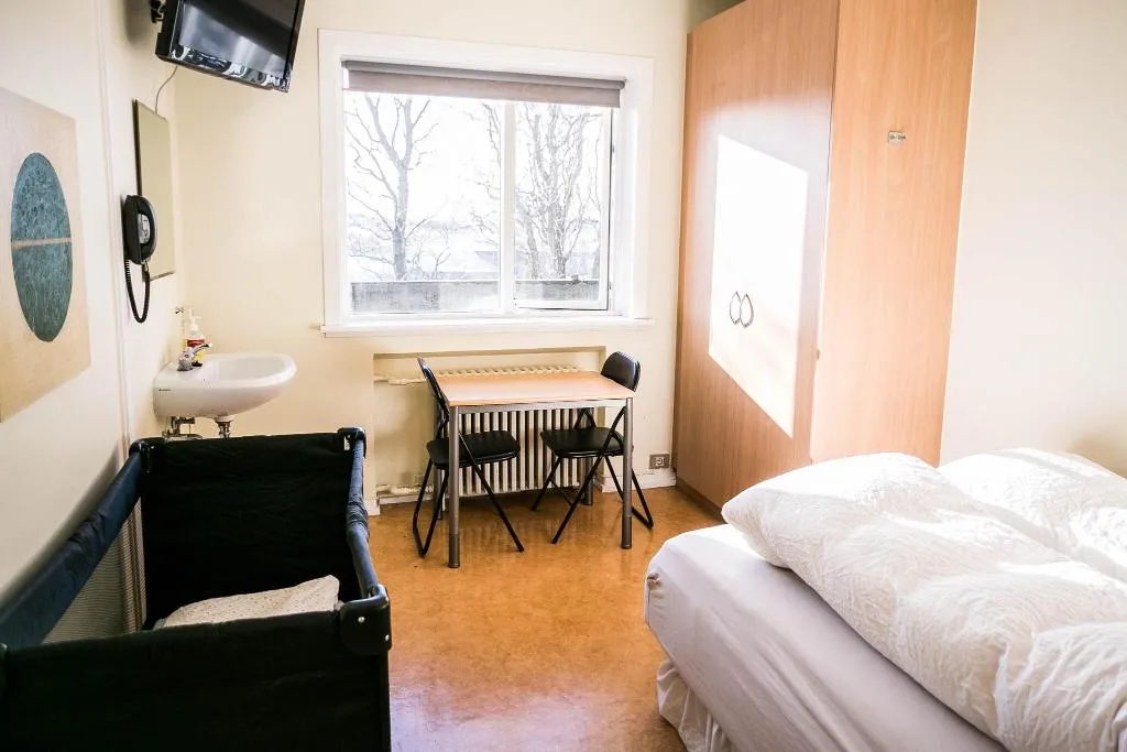 DOUBLE STANDARD Room, Igdlo Guesthouse, Reykjavik