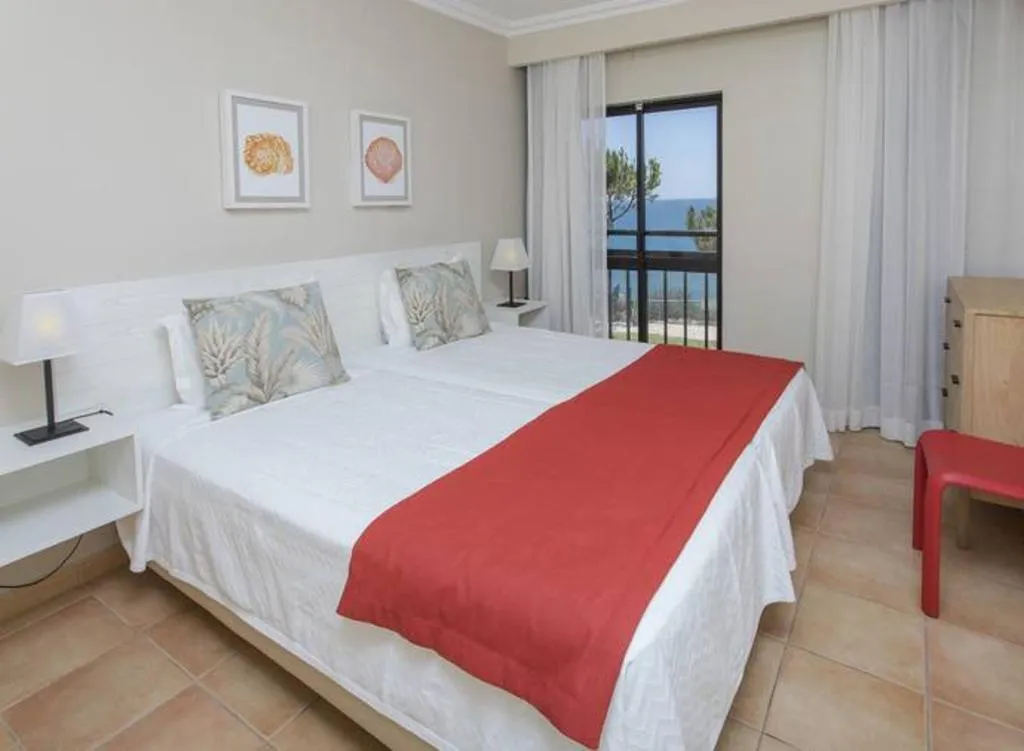 APARTMENT OCEAN VIEW TWO BEDROOMS Room, Alfagar I Village, Algarve