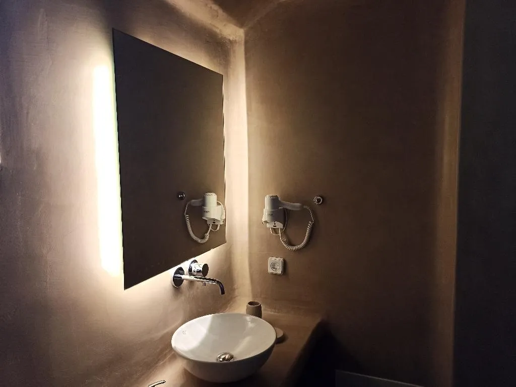 SUITE WITH JACUZZI Room, Amphitrite Suites Santorini, Santorini