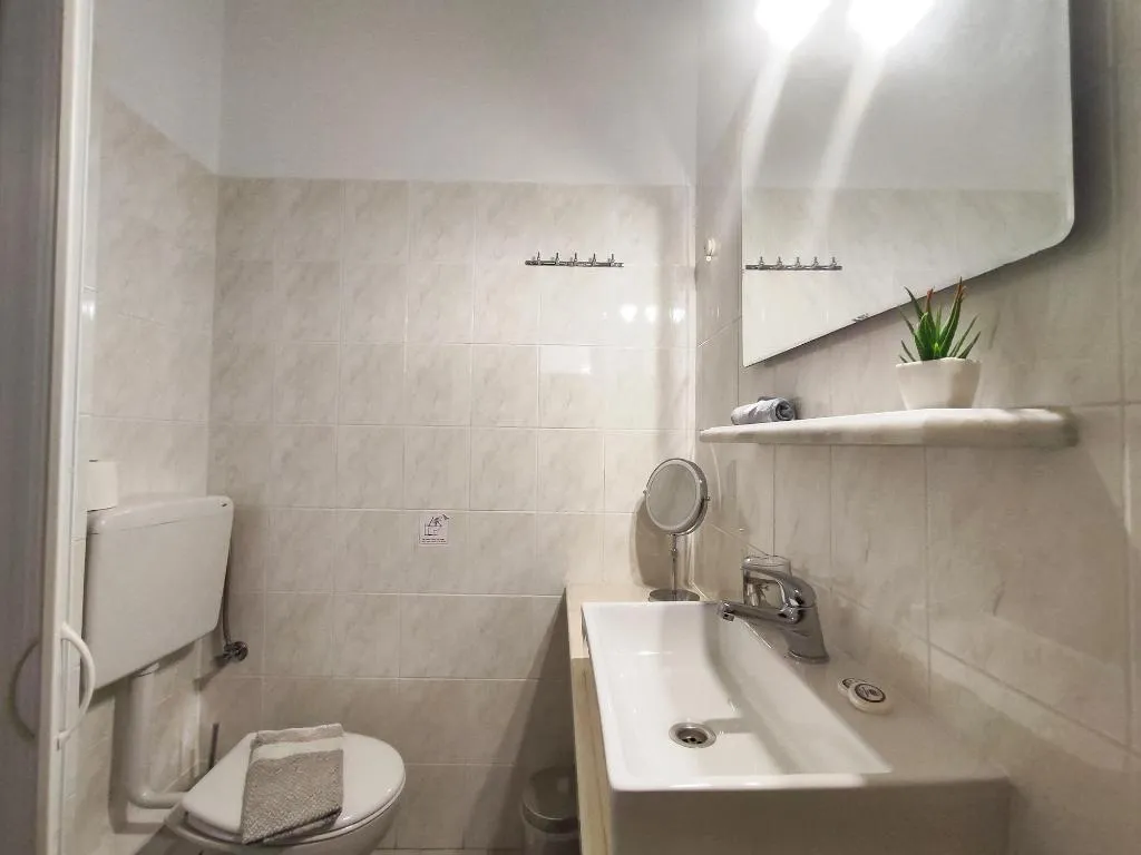 Room, Nemesis, Santorini