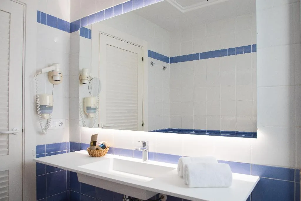 Double or Twin SUPERIOR Room, DWO Les Palmeres, Costa Brava