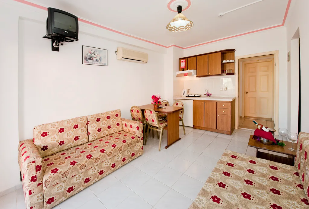 Room, Rosy Apart, Dalaman