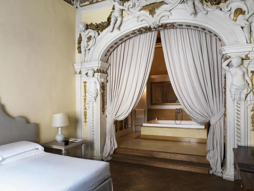 JUNIOR SUITE KING SIZE BED Room, Palazzo Di Camugliano, Florence
