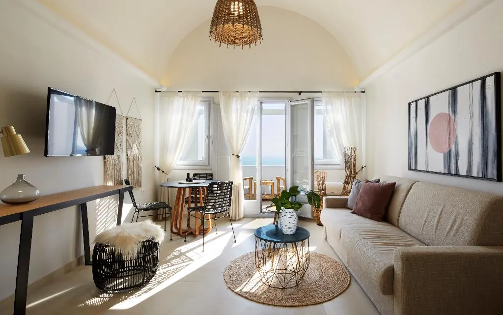 VILLA DELUXE WITH PRIVATE POOL Room, Celestia Grand, Santorini