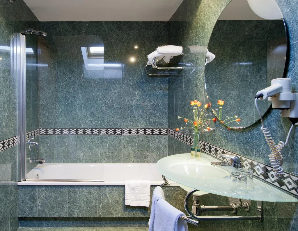 TRIPLE STANDARD Room, Galaico, Madrid