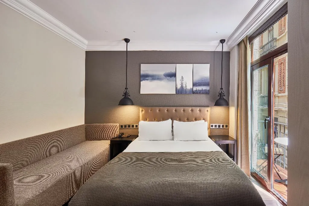 DOUBLE SUPERIOR WITH BALCONY Room, Hotel Cortes Rambla, Barcelona