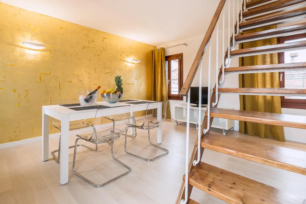 STUDIO WITH BALCONY Room, Charming Palace Corte Del Teatro, Venice