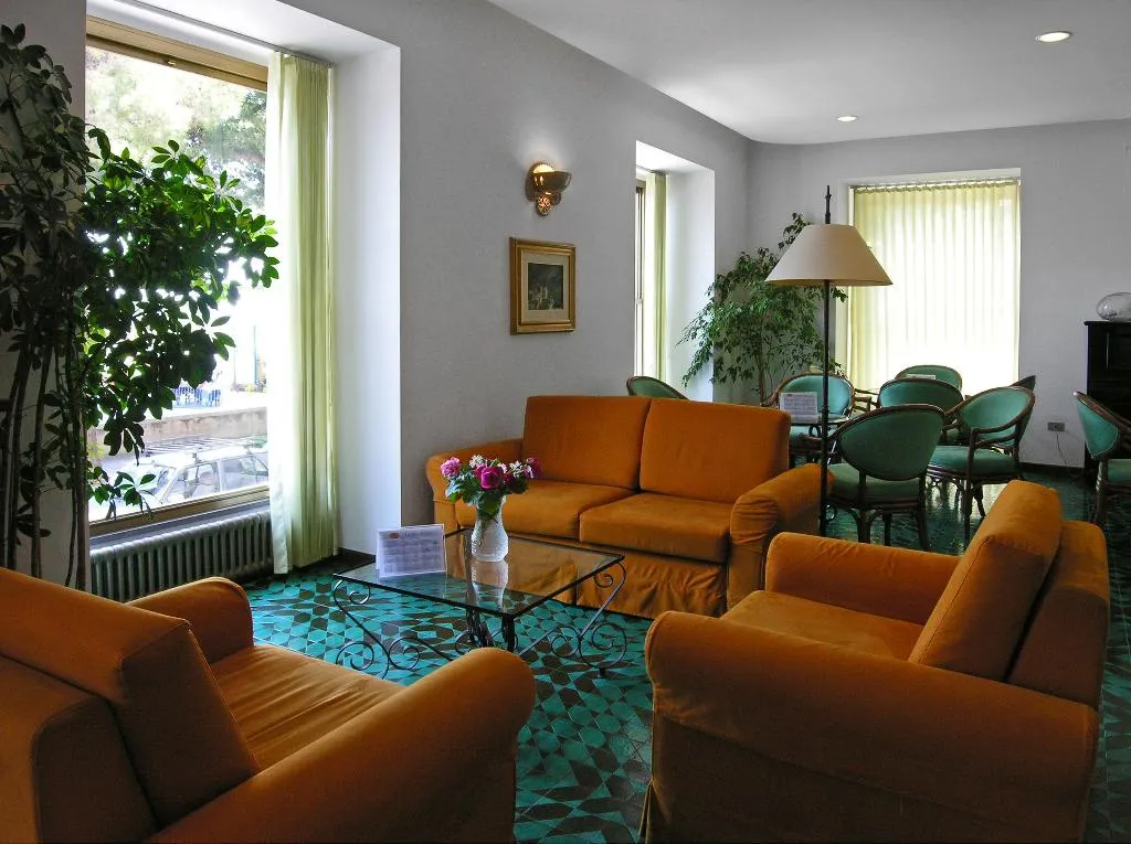 Lobby, La Bussola, Naples