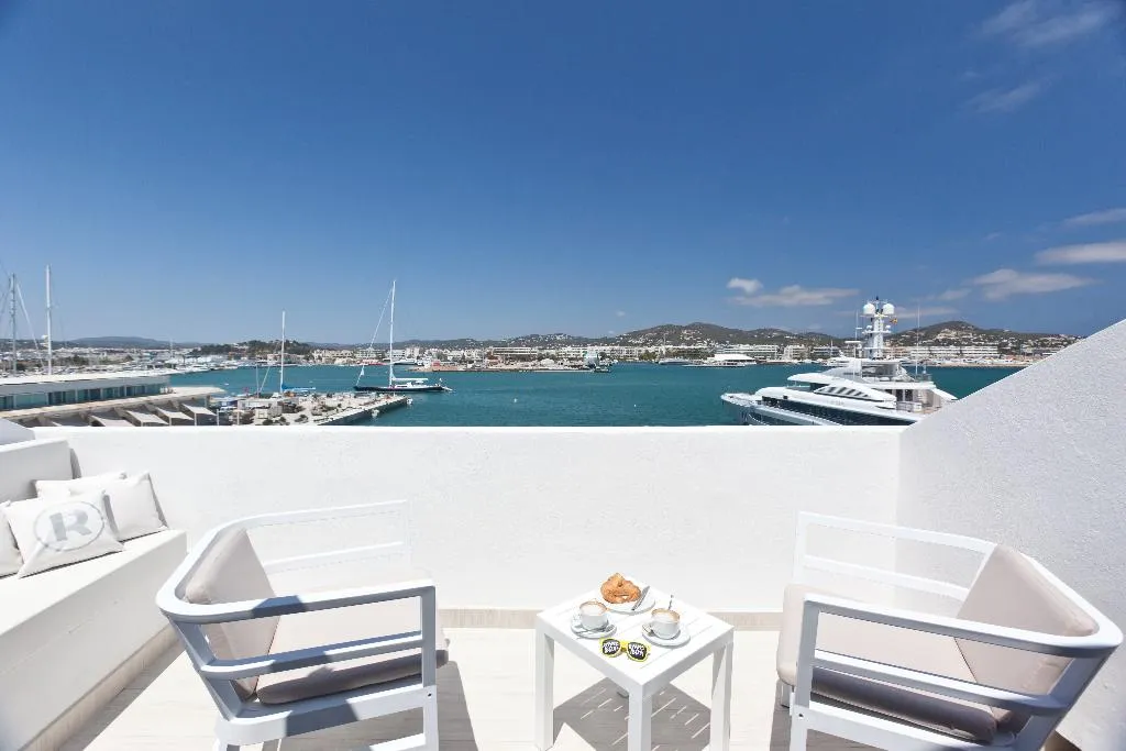 Double or Twin STANDARD Room, Ryans La Marina, Ibiza