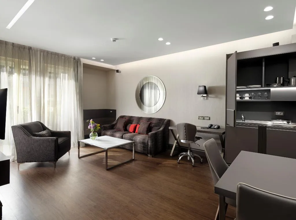 Room, Holiday Suites, Athens