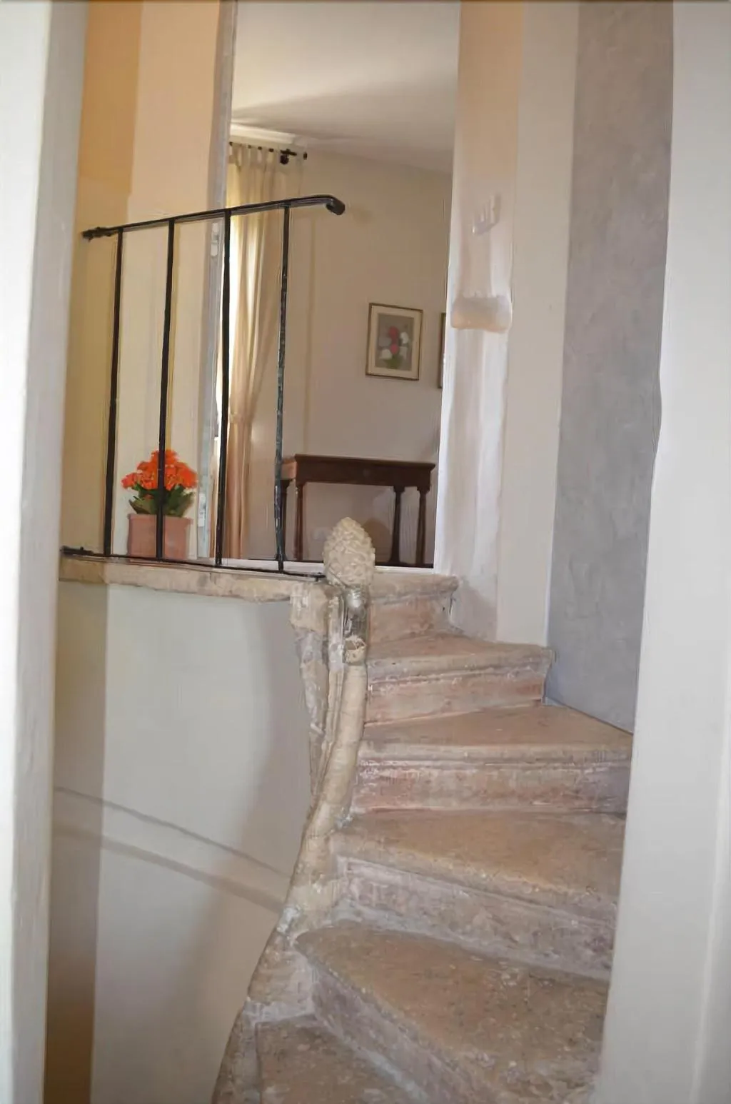 Room, Casale Colleoni, Rome