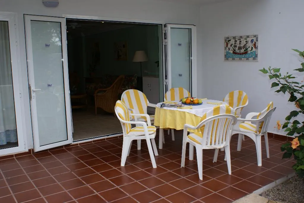 APARTMENT CAPACITY 6 TWO BEDROOMS Room, Hamilton Court, Menorca