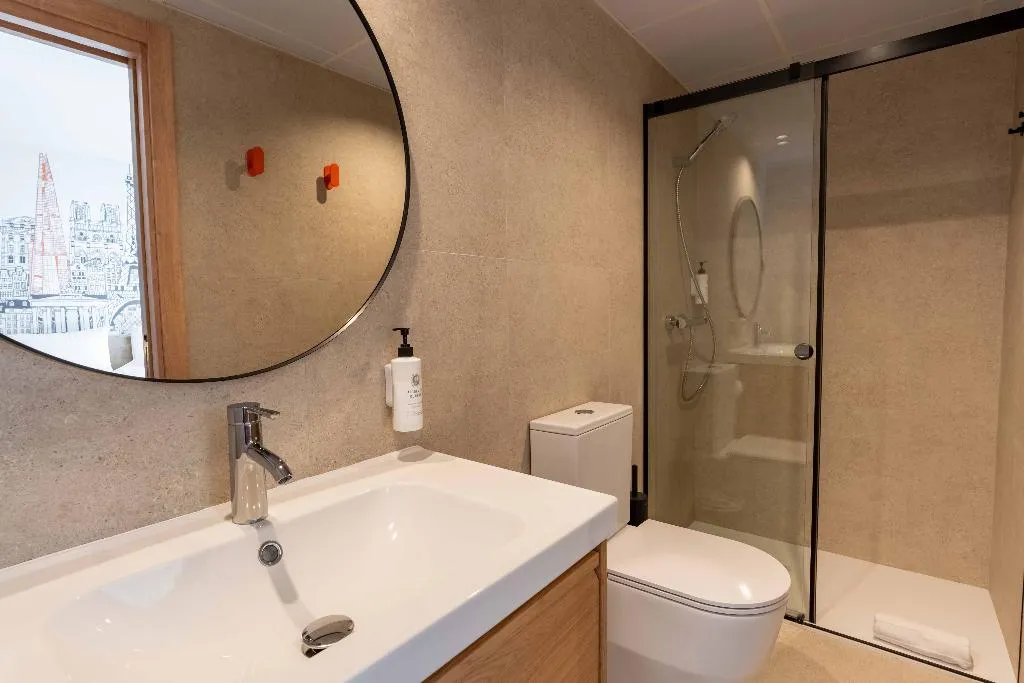 DOUBLE STANDARD Room, easyHotel Madrid Alcala, Madrid