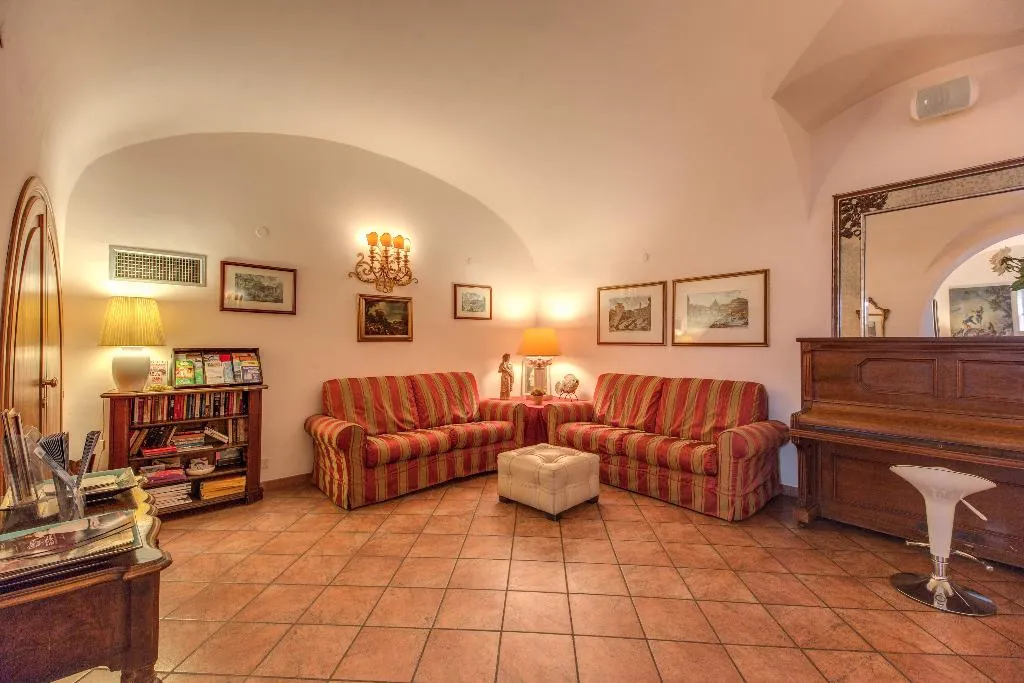 Lobby, Corona, Rome