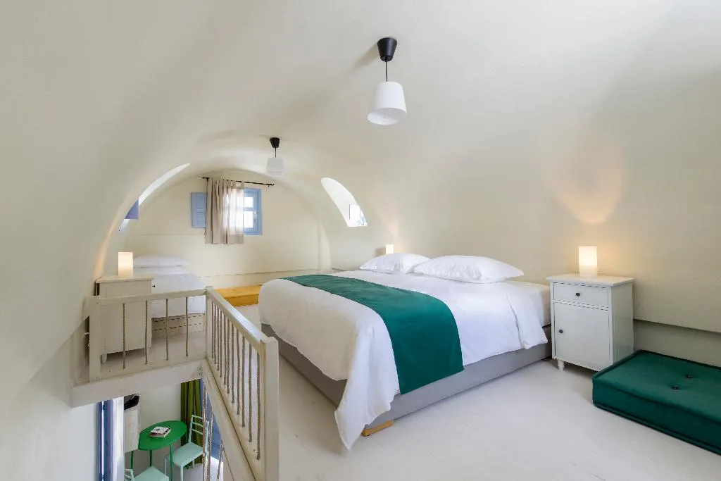 JUNIOR SUITE STANDARD Room, Earino Suites and Villas, Santorini