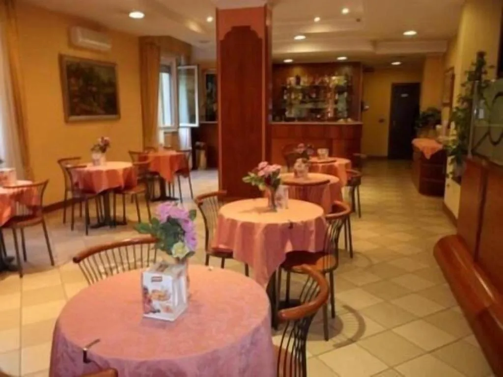 Restaurant, Hotel York, Milan