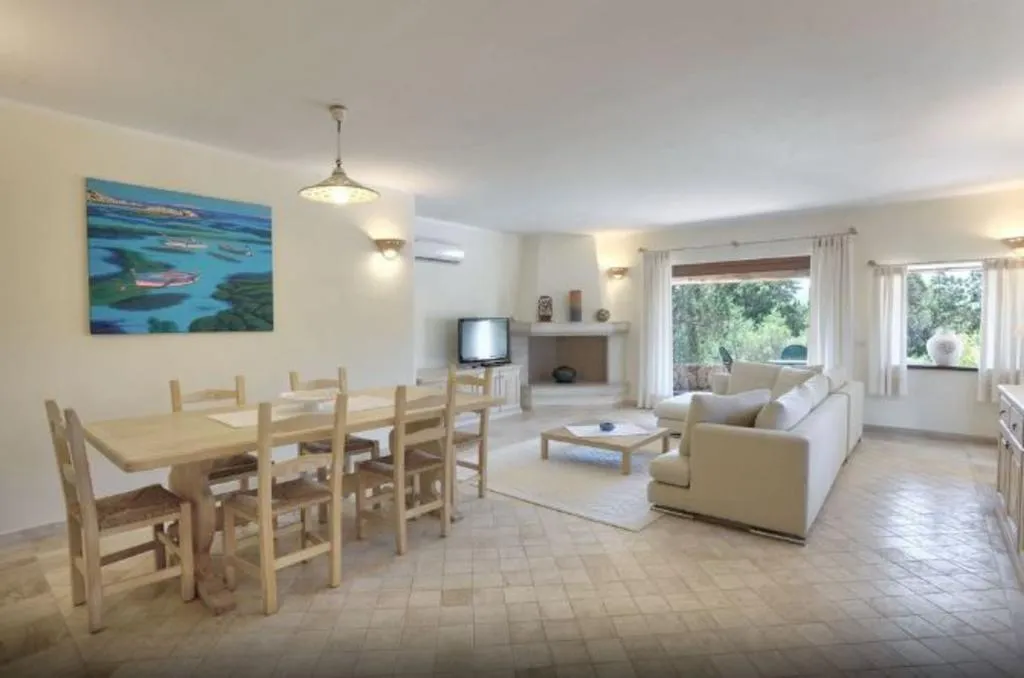 Room, Nibaru, Olbia