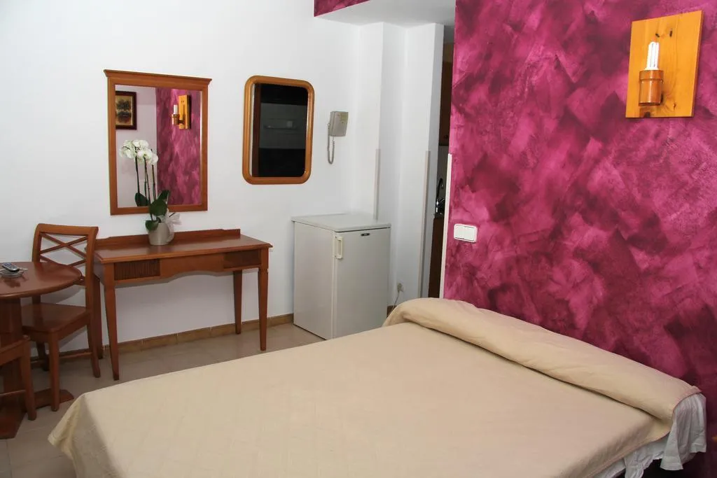 Room, Gomila Park, Majorca
